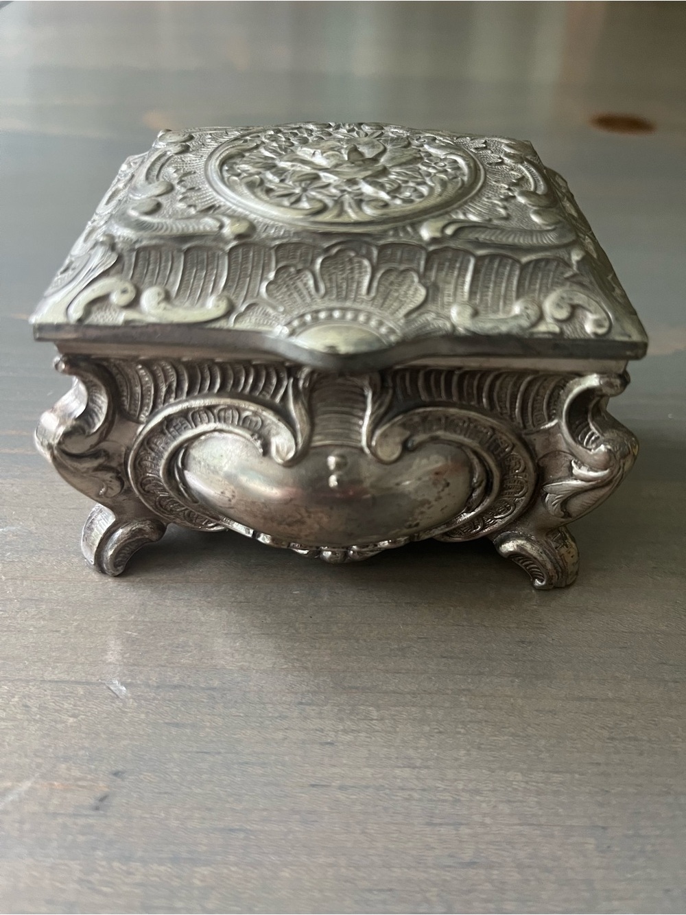 Vintage Ornate Victorian Style Silver Plated
Trinket/Jewelry Box Red Velvet Line